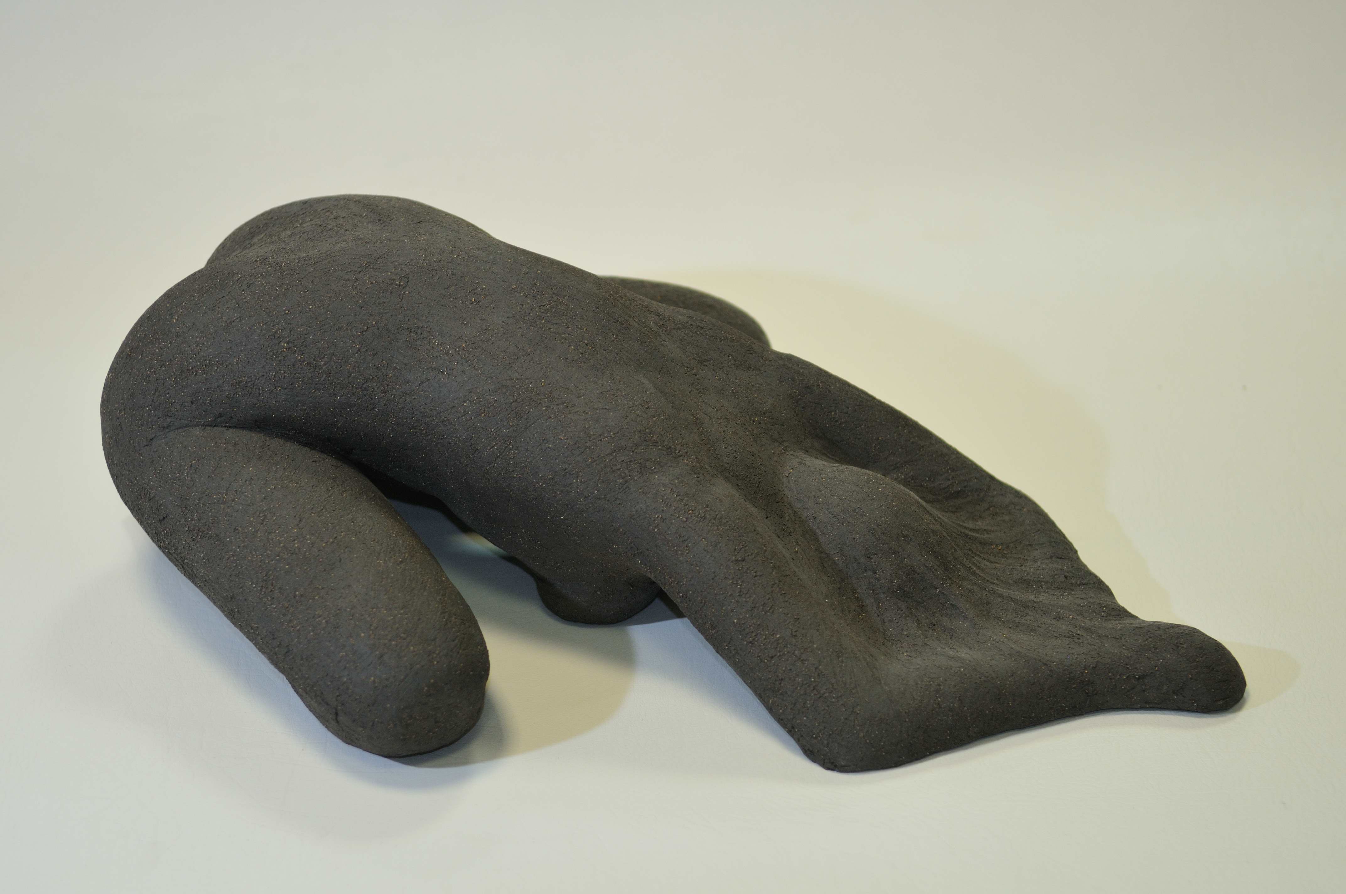 sculpture femme terre cuite noire 1250 degres